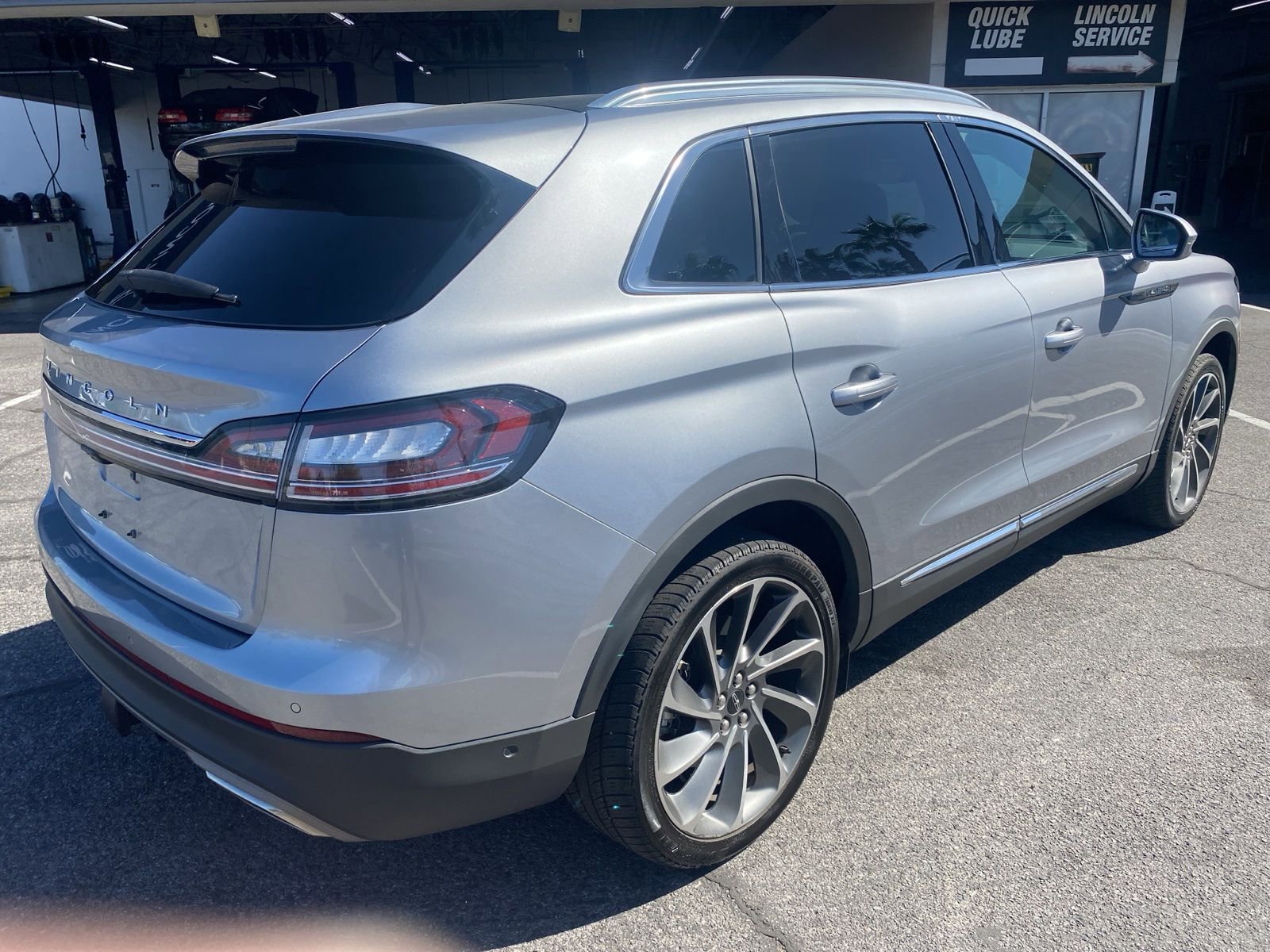 Used 2021 Lincoln Nautilus Reserve w/ Equipment Group 202A image 5