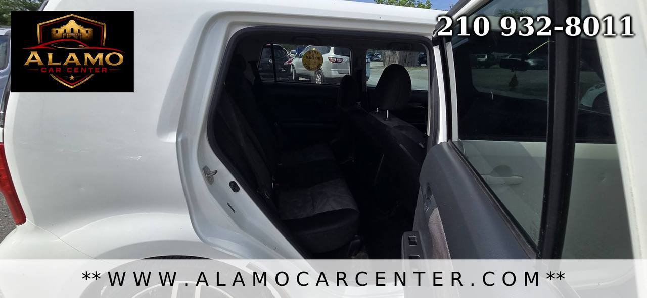 Used 2014 Scion xB FWD image 19