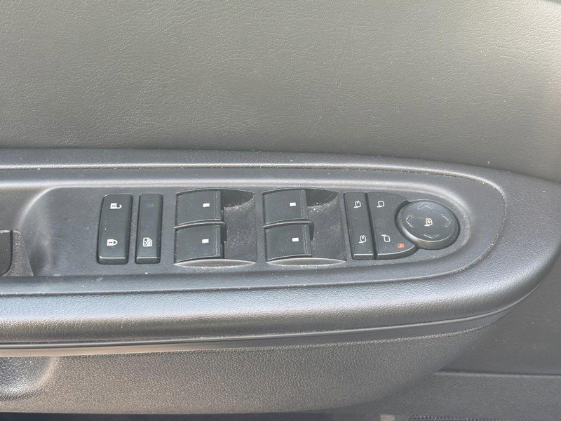 Used 2017 Chevrolet Traverse LT image 17