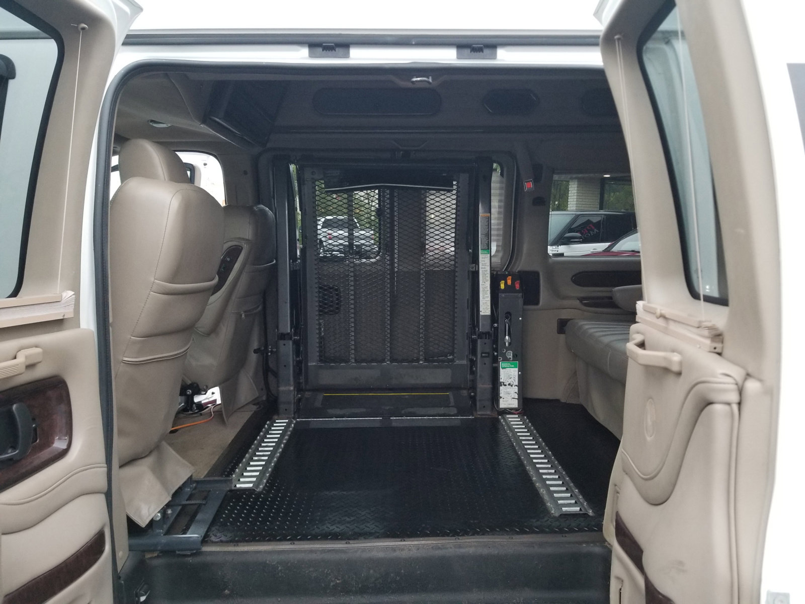 Used 2012 GMC Savana 1500 image 25