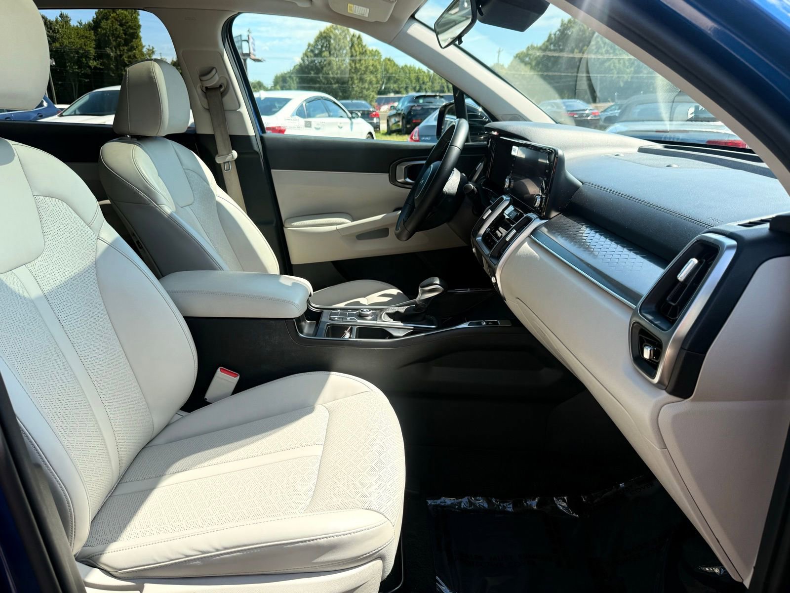 Used 2023 Kia Sorento S w/ Panoramic Sunroof Package image 14