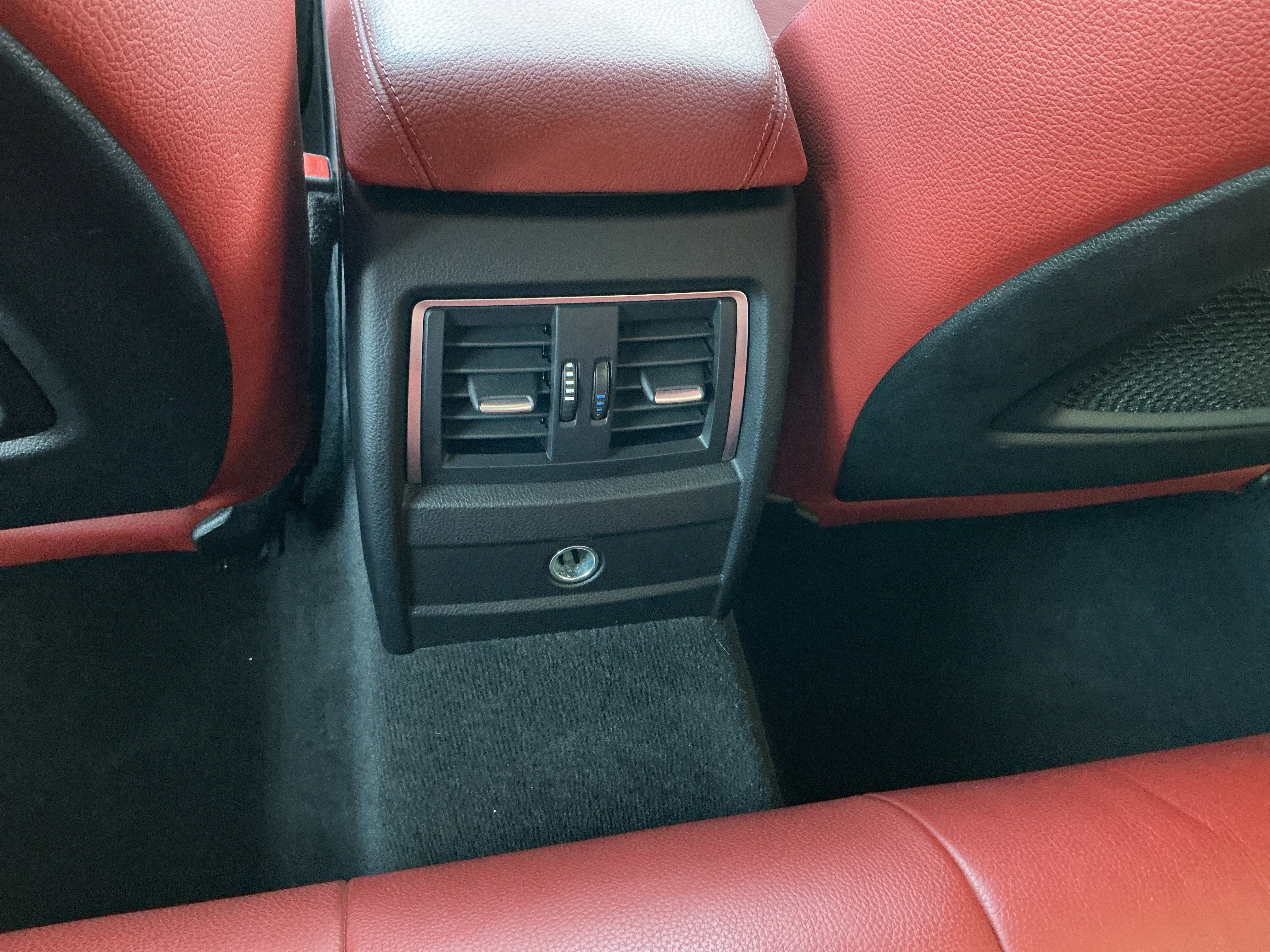 Used 2018 BMW 330i xDrive Sedan w/ Premium Package image 32