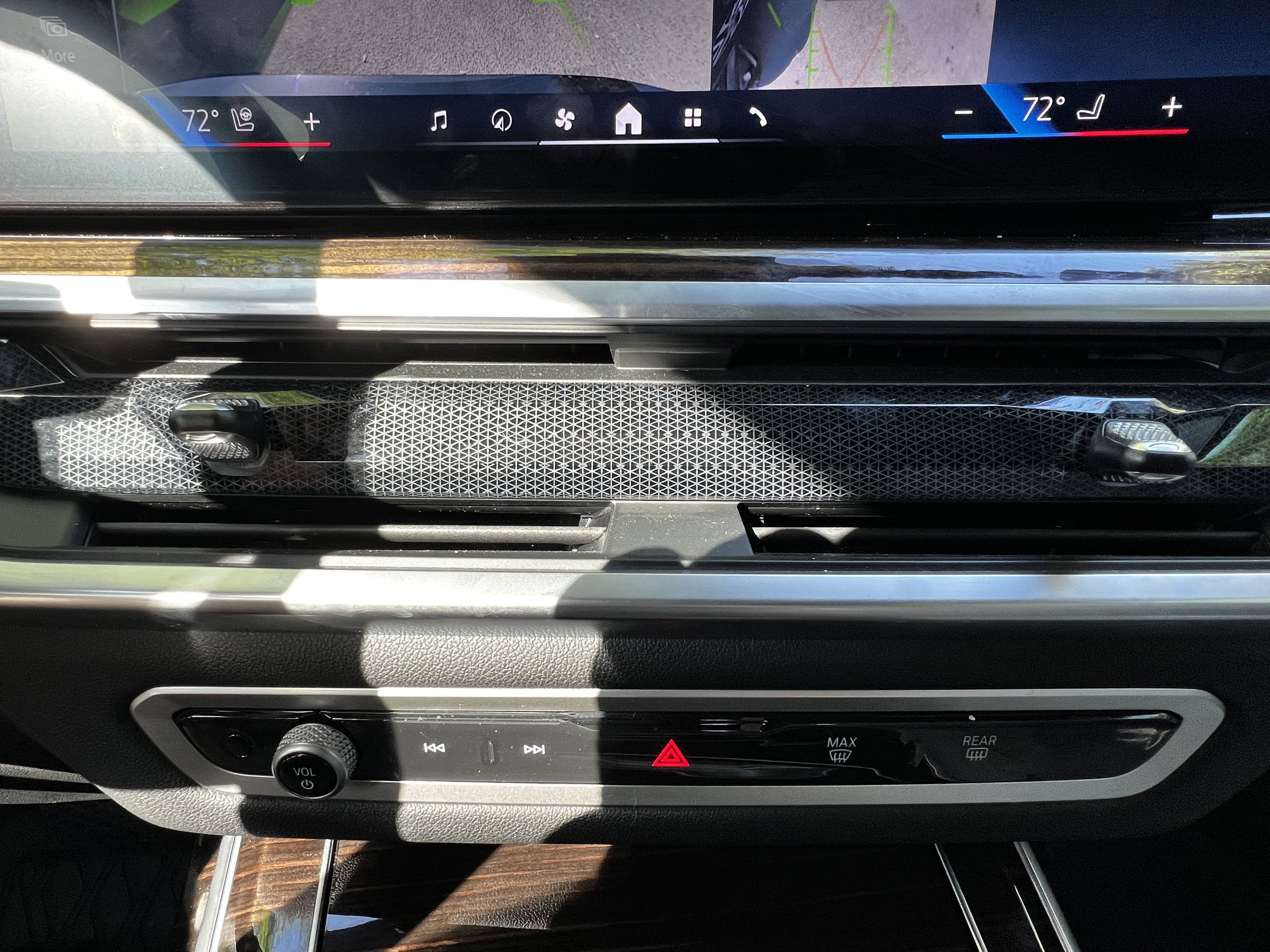 Used 2024 BMW X7 xDrive40i w/ Parking Assistance Package image 27