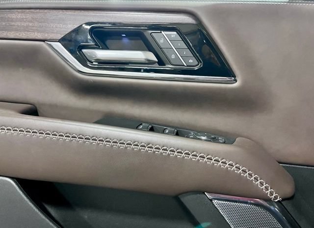 Used 2025 GMC Yukon Denali Ultimate w/ LPO, Floor Liner Package AWD/4WD image 28