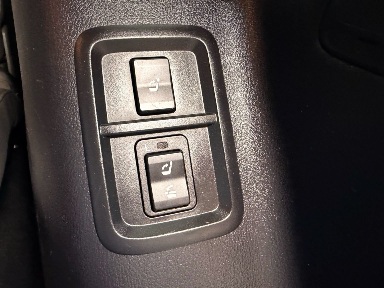 Used 2020 Toyota Sequoia Limited w/ Safety & Convenience Package AWD/4WD image 16