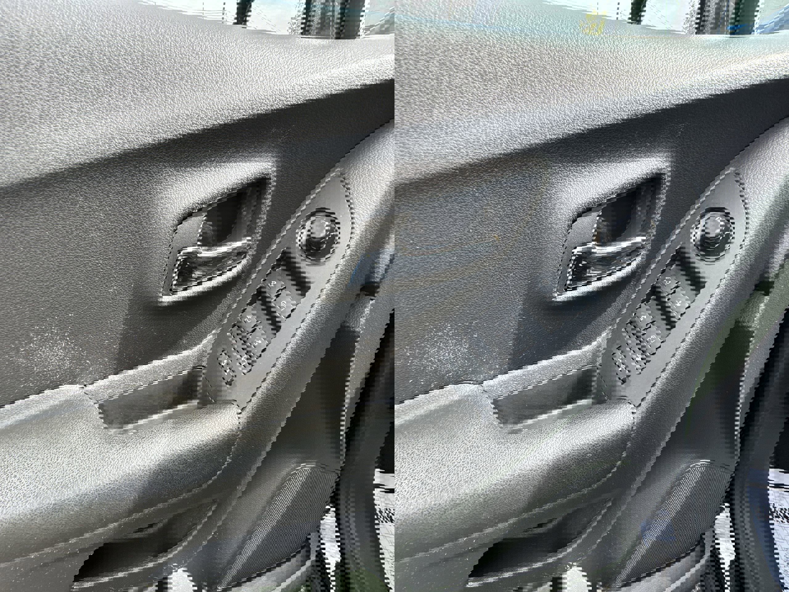 Used 2022 Chevrolet Trax LS w/ Tint and Cruise Package image 24