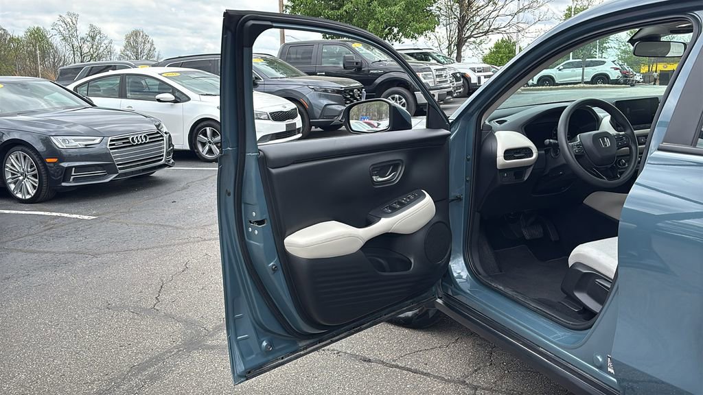 Certified 2025 Honda HR-V LX image 11