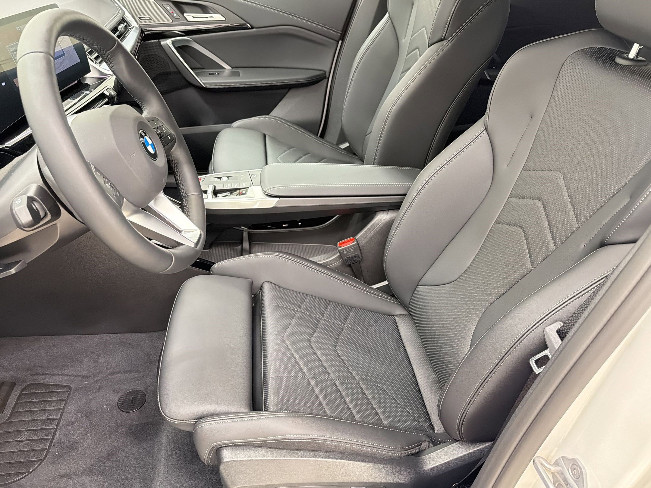 New 2026 BMW X1 xDrive28i AWD/4WD image 5