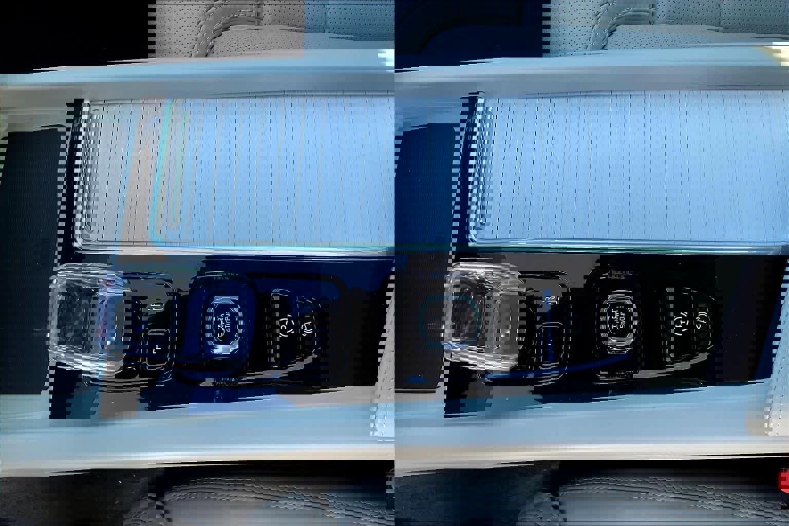 New 2026 Volvo XC60 T8 Ultra w/ Protection Package Premier image 10