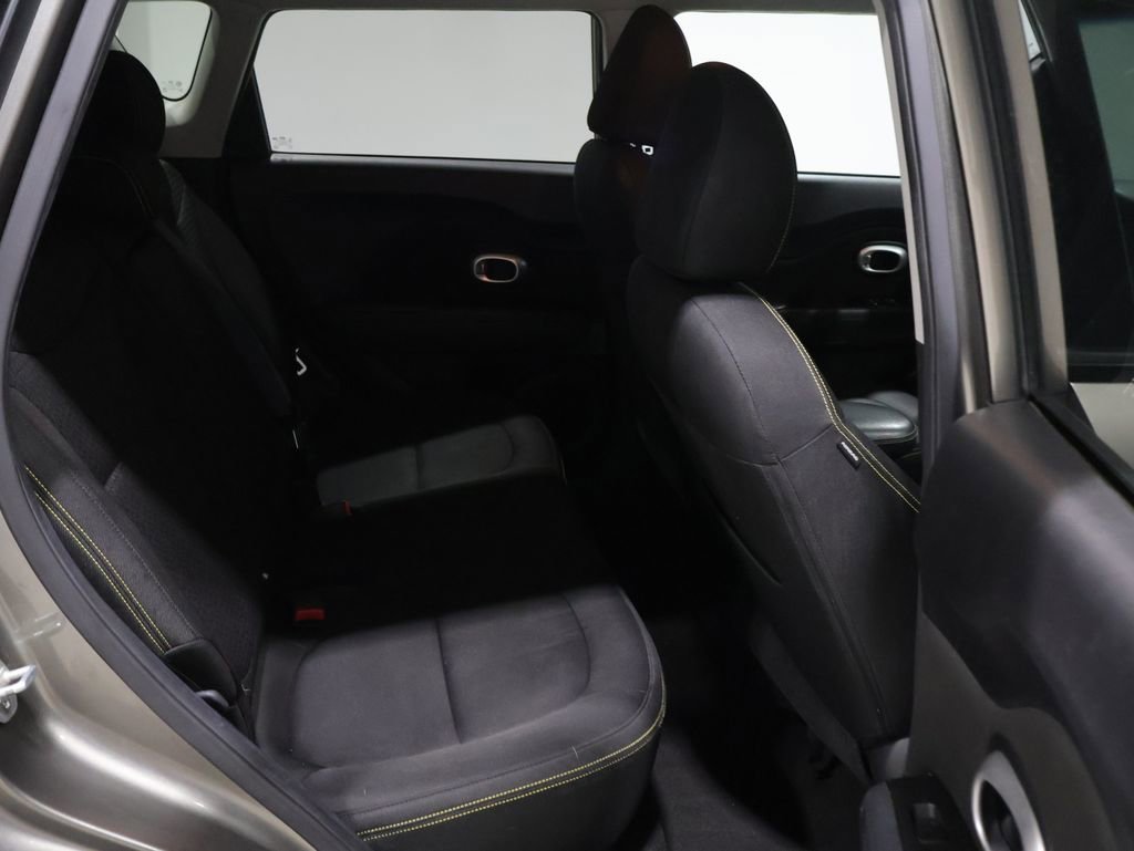 Used 2015 Kia Soul + image 20