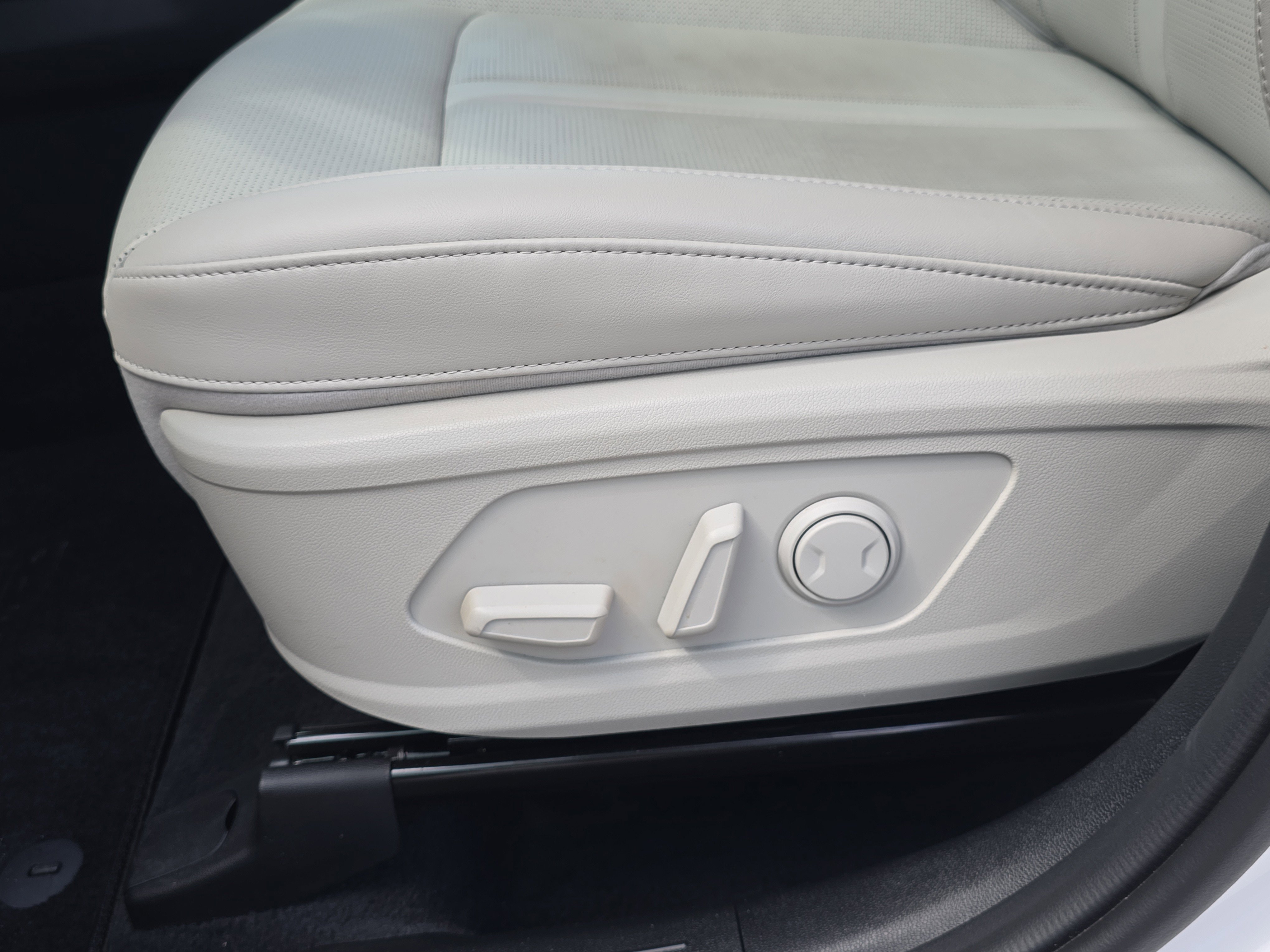 Certified 2025 Kia Sorento EX image 22