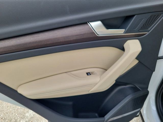 Certified 2024 Audi Q5 e Prestige w/ Prestige Package AWD/4WD image 11