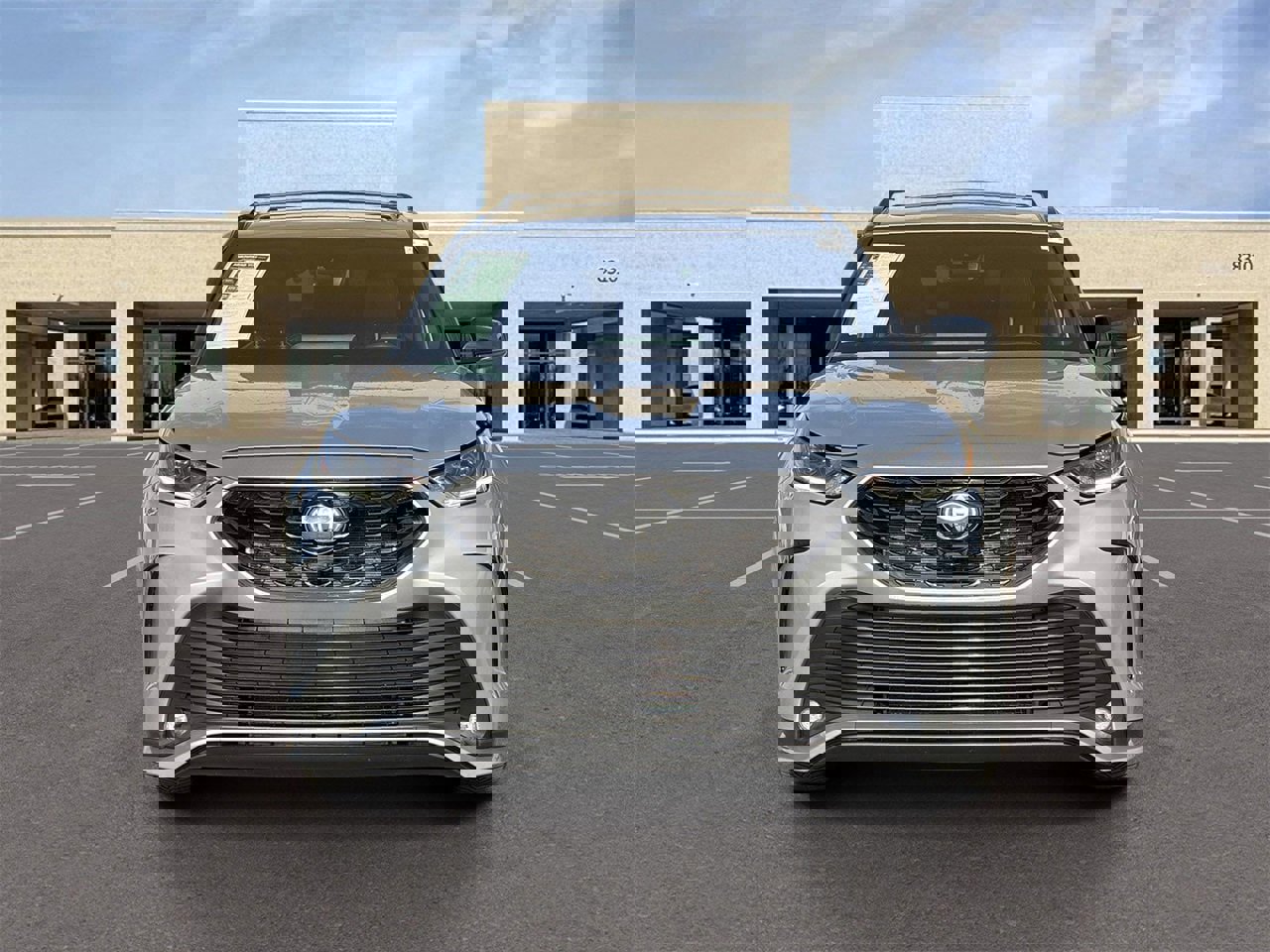 Used 2023 Toyota Highlander XSE image 2