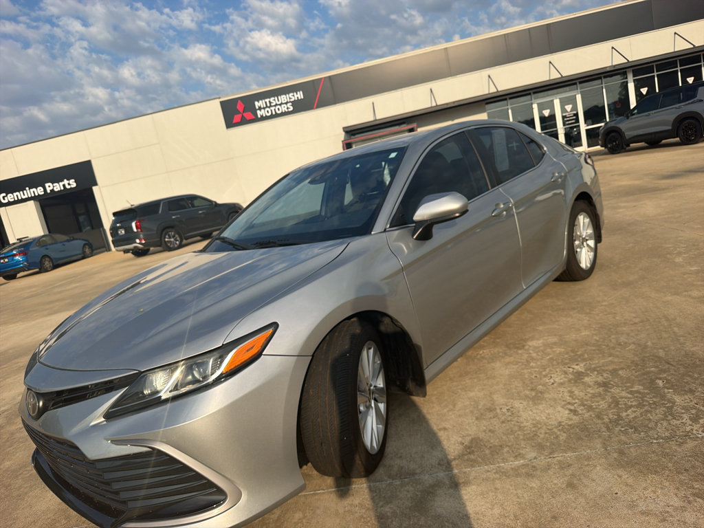 Used 2021 Toyota Camry LE FWD image 1