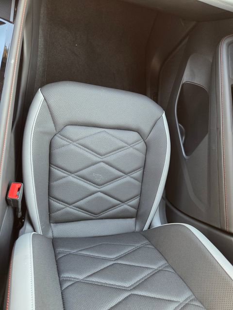 Used 2025 Volkswagen Atlas Peak Edition SE AWD/4WD image 18