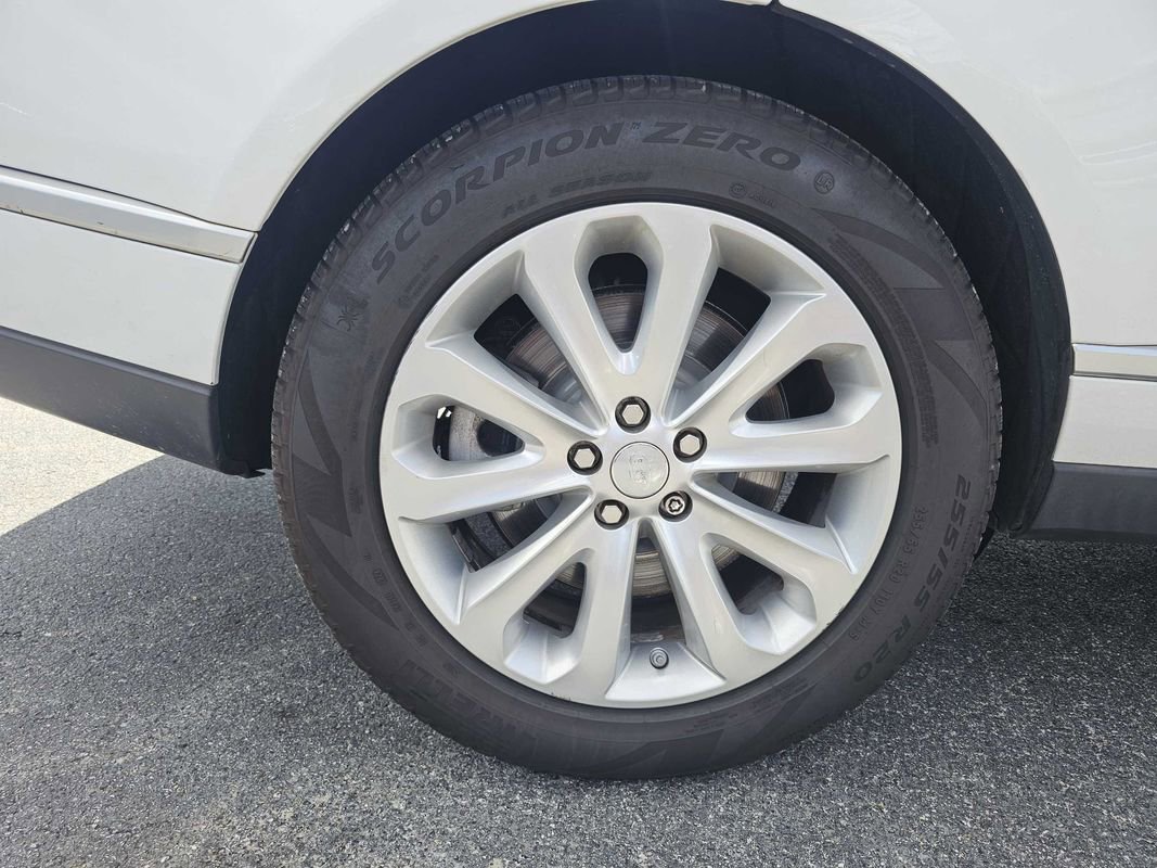 Used 2017 Land Rover Range Rover HSE image 7