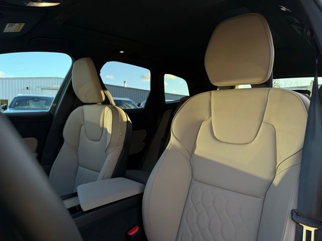 New 2026 Volvo XC60 B5 Plus w/ Protection Package Premier AWD/4WD image 15