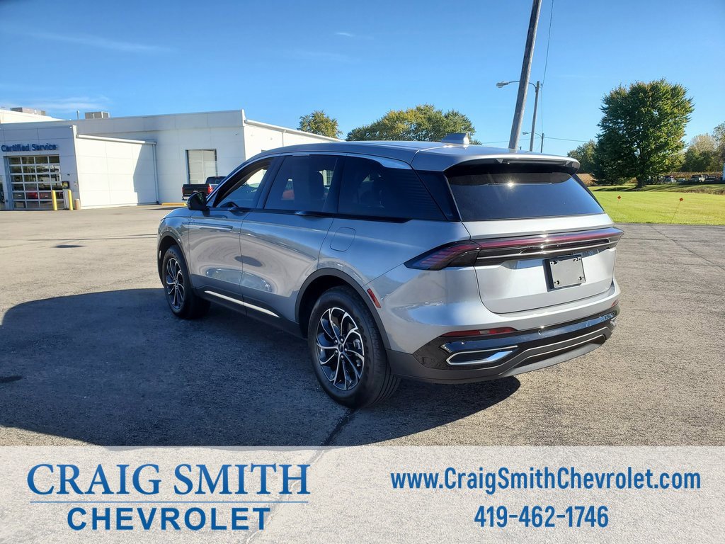 Used 2025 Lincoln Nautilus Premier image 4