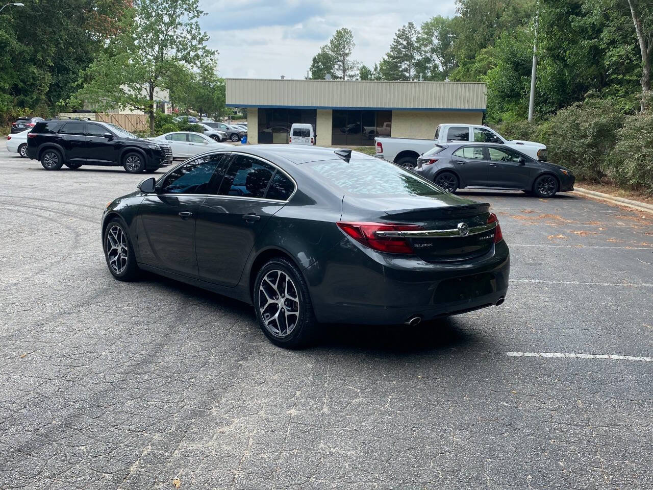 Used 2017 Buick Regal Sport Touring FWD image 7