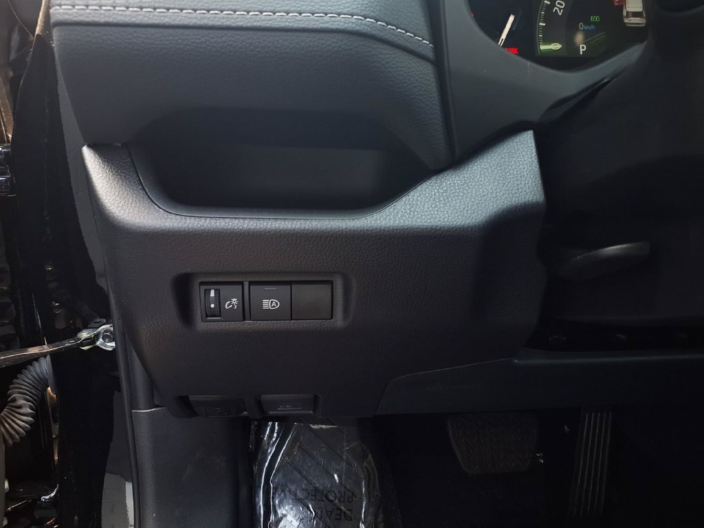 Certified 2025 Toyota RAV4 LE FWD image 16