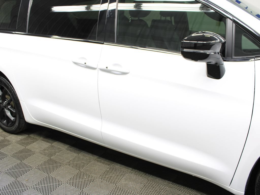 Used 2024 Chrysler Pacifica Touring-L w/ S Appearance Package AWD/4WD image 39