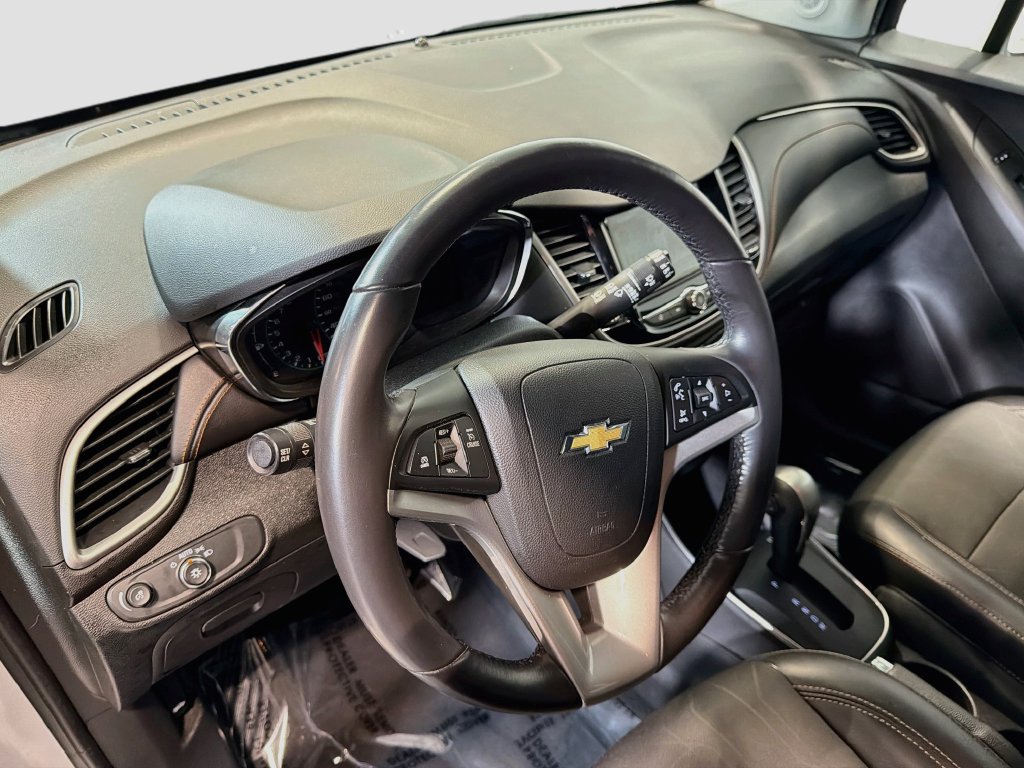 Used 2019 Chevrolet Trax LT w/ LT Convenience Package FWD image 9