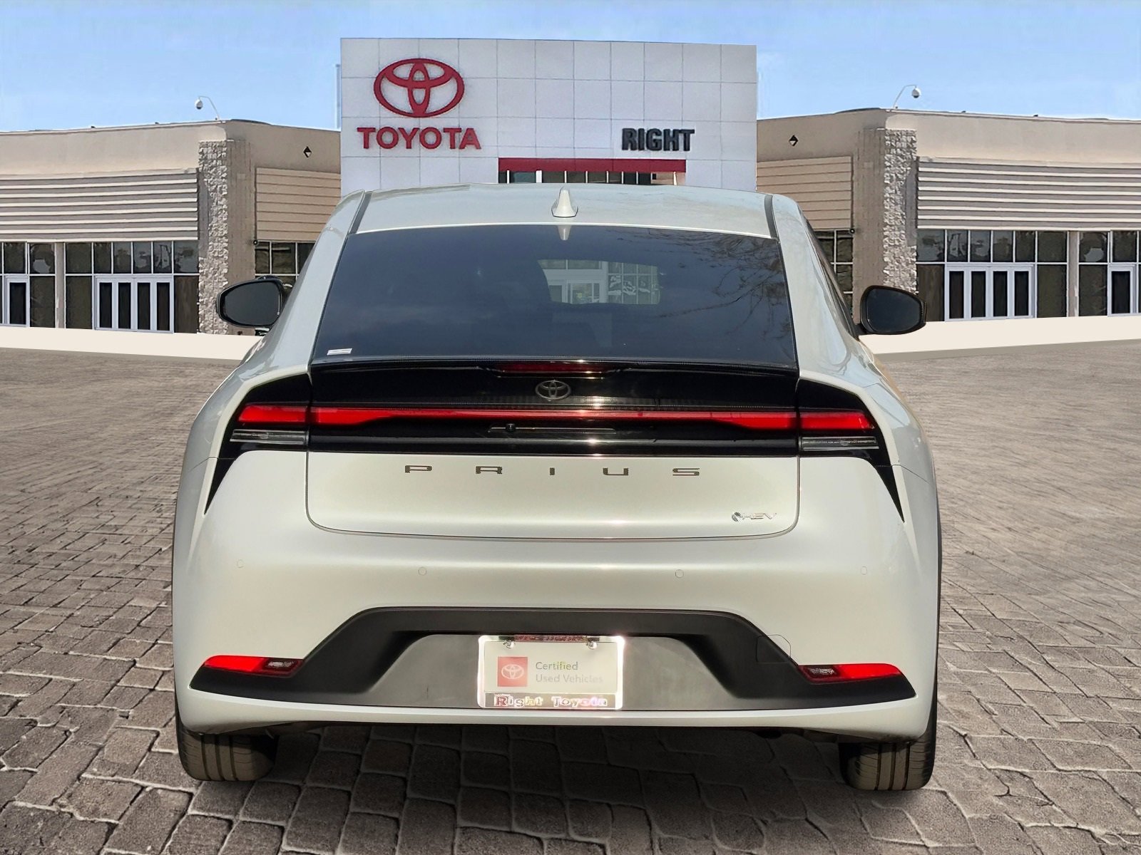 Used 2024 Toyota Prius LE image 7