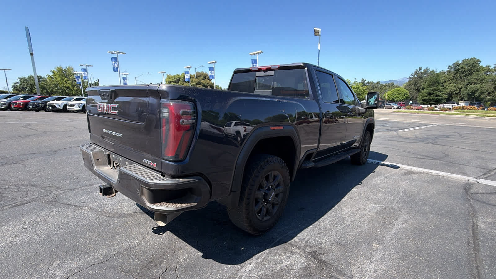 Used 2024 GMC Sierra 2500 AT4 w/ AT4 Premium Plus Package AWD/4WD image 5