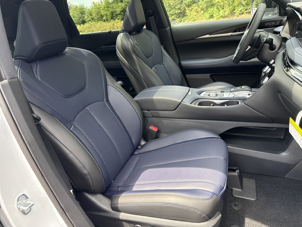 Used 2026 INFINITI QX60 Sport w/ Dark Cargo Package AWD/4WD image 24