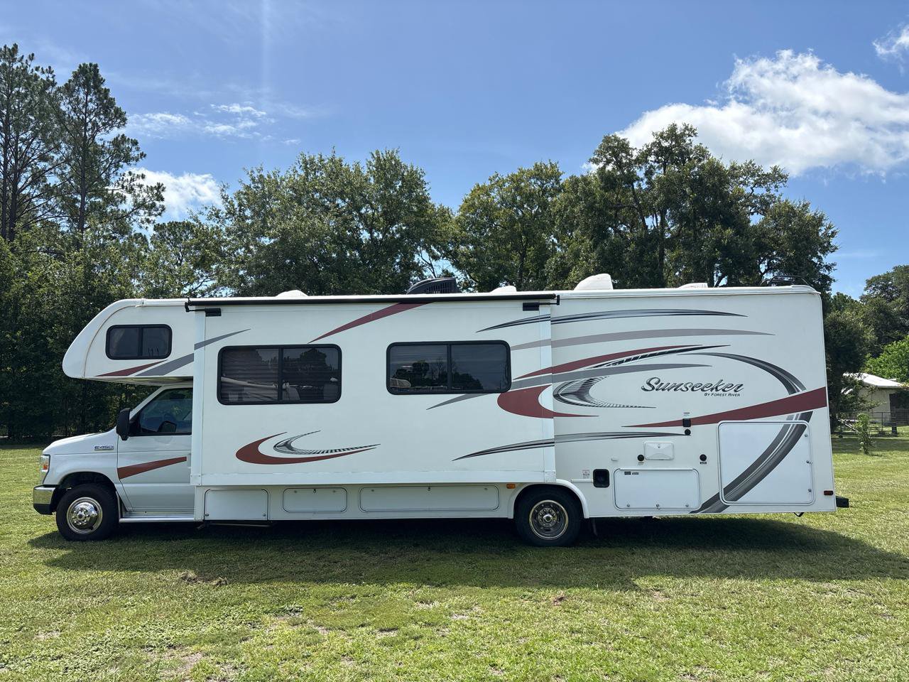 Used 2014 Ford E-450 and Econoline 450 Super Duty w/ Motorhome Prep Package RWD image 6