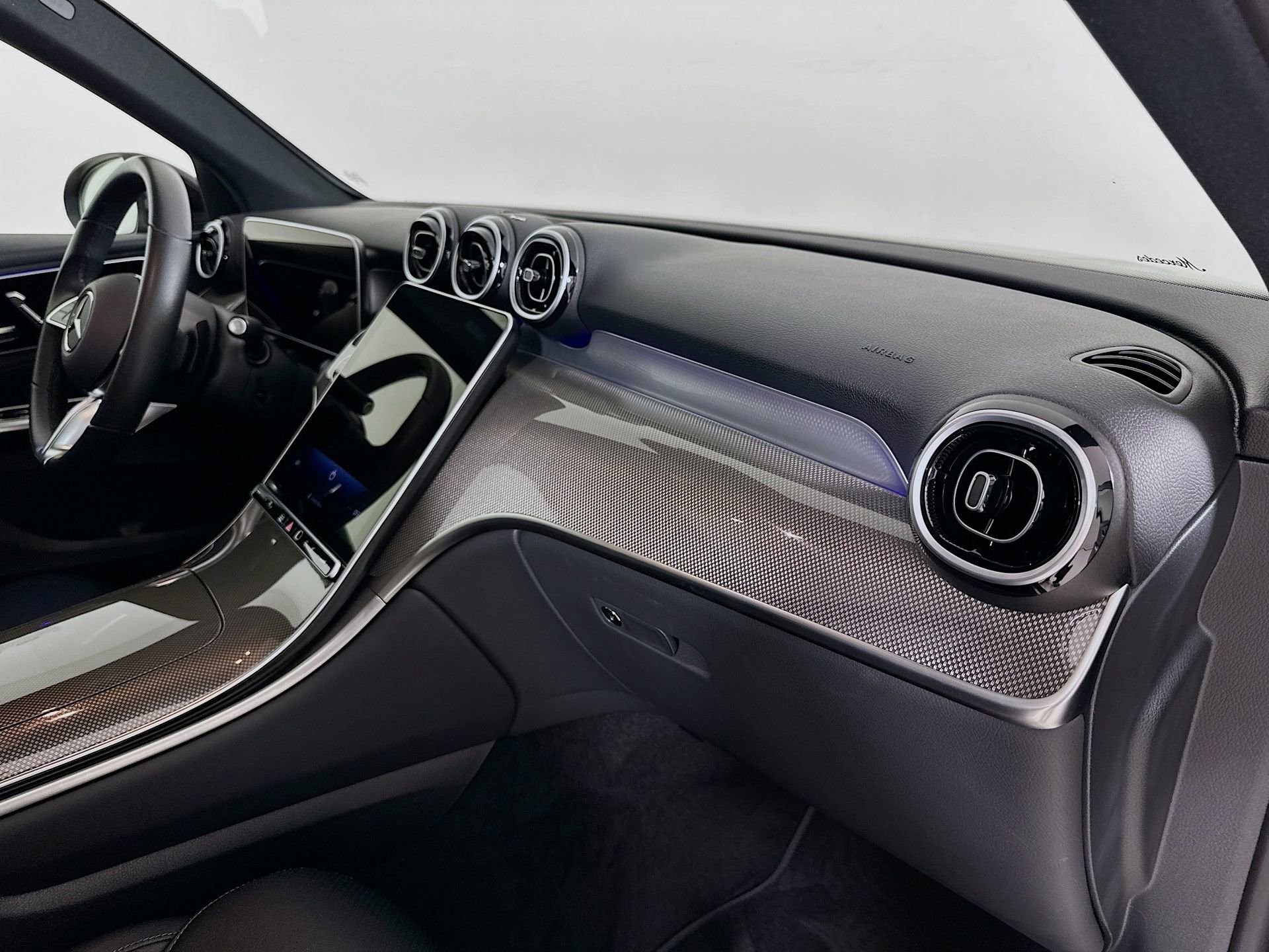 Certified 2025 Mercedes-Benz GLC 300 image 30