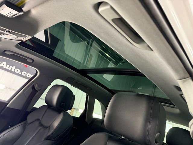 Used 2019 Audi Q5 Prestige w/ Prestige Package image 18