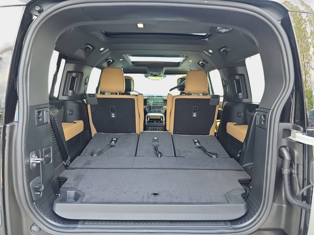 New 2026 Land Rover Defender 130 X-Dynamic SE AWD/4WD image 12