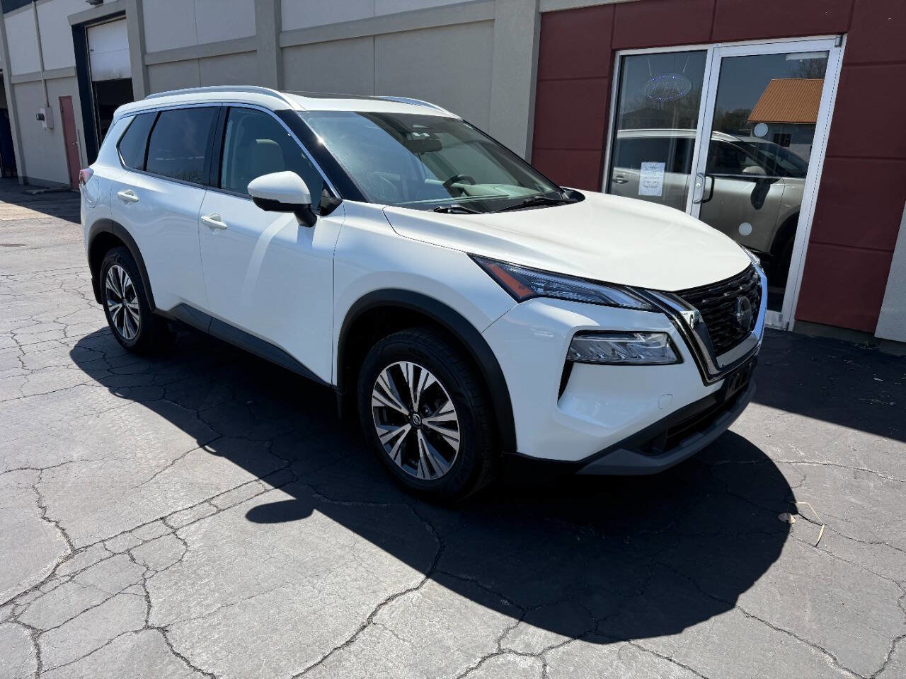 Used 2021 Nissan Rogue SV w/ Premium Package AWD/4WD image 1