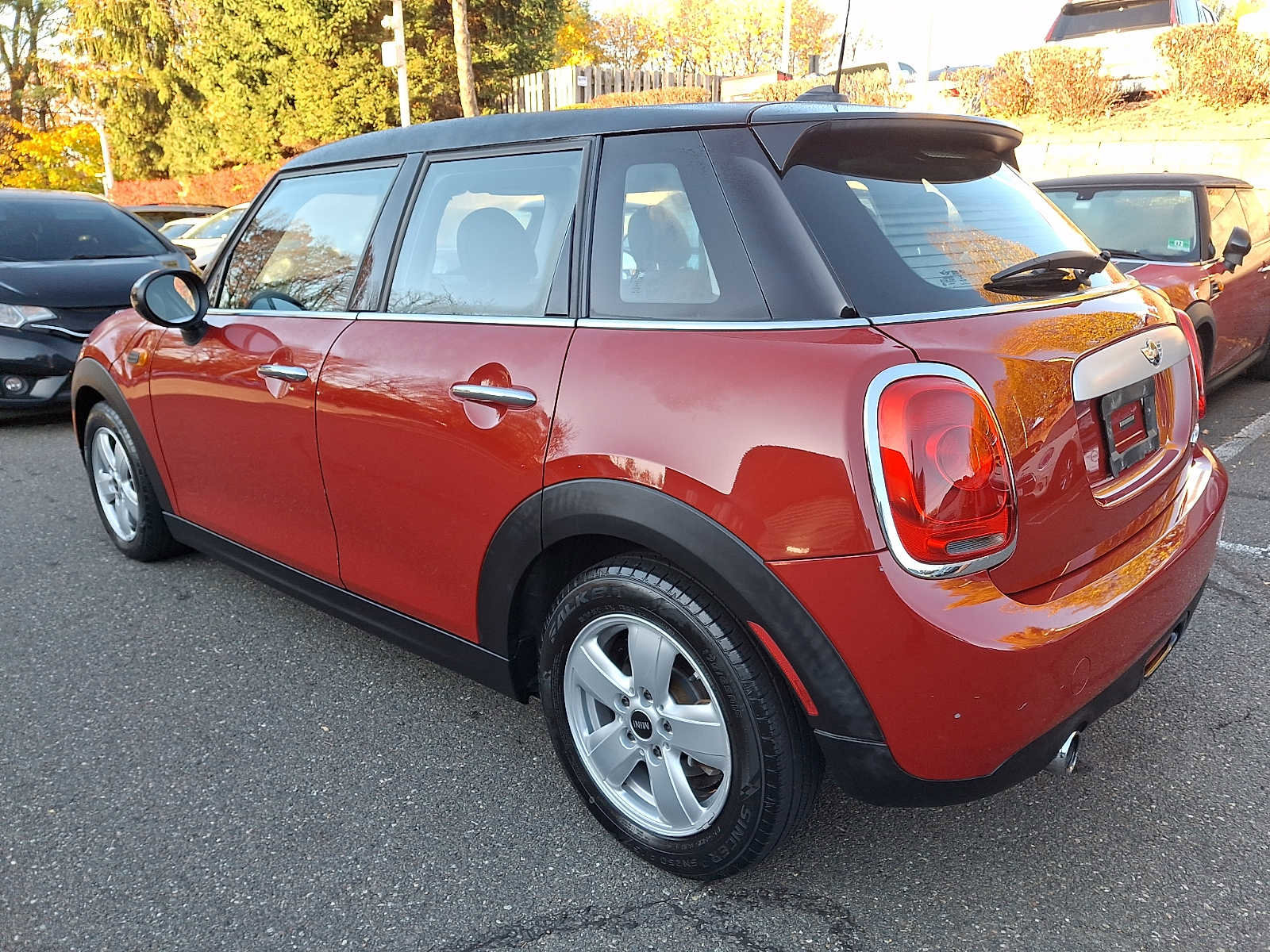 Used 2015 MINI Cooper 4-Door Hardtop image 6