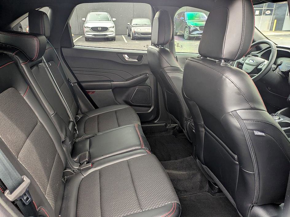 Used 2025 Ford Escape ST-Line image 28