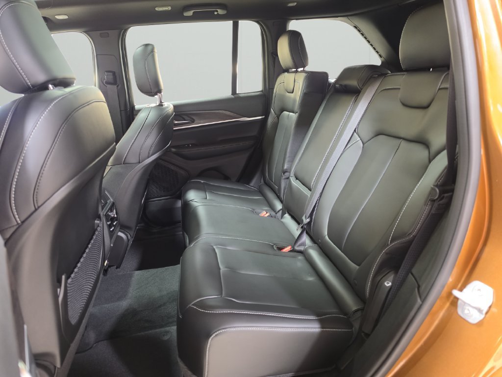 New 2027 Jeep Grand Cherokee Limited AWD/4WD image 32