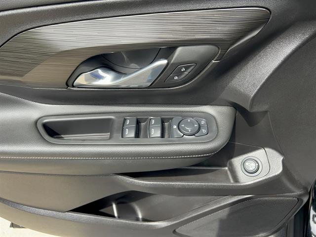 Used 2024 GMC Terrain SLE w/ Driver Convenience Package FWD image 12