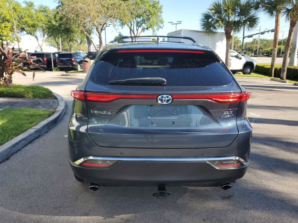 Used 2021 Toyota Venza XLE image 4