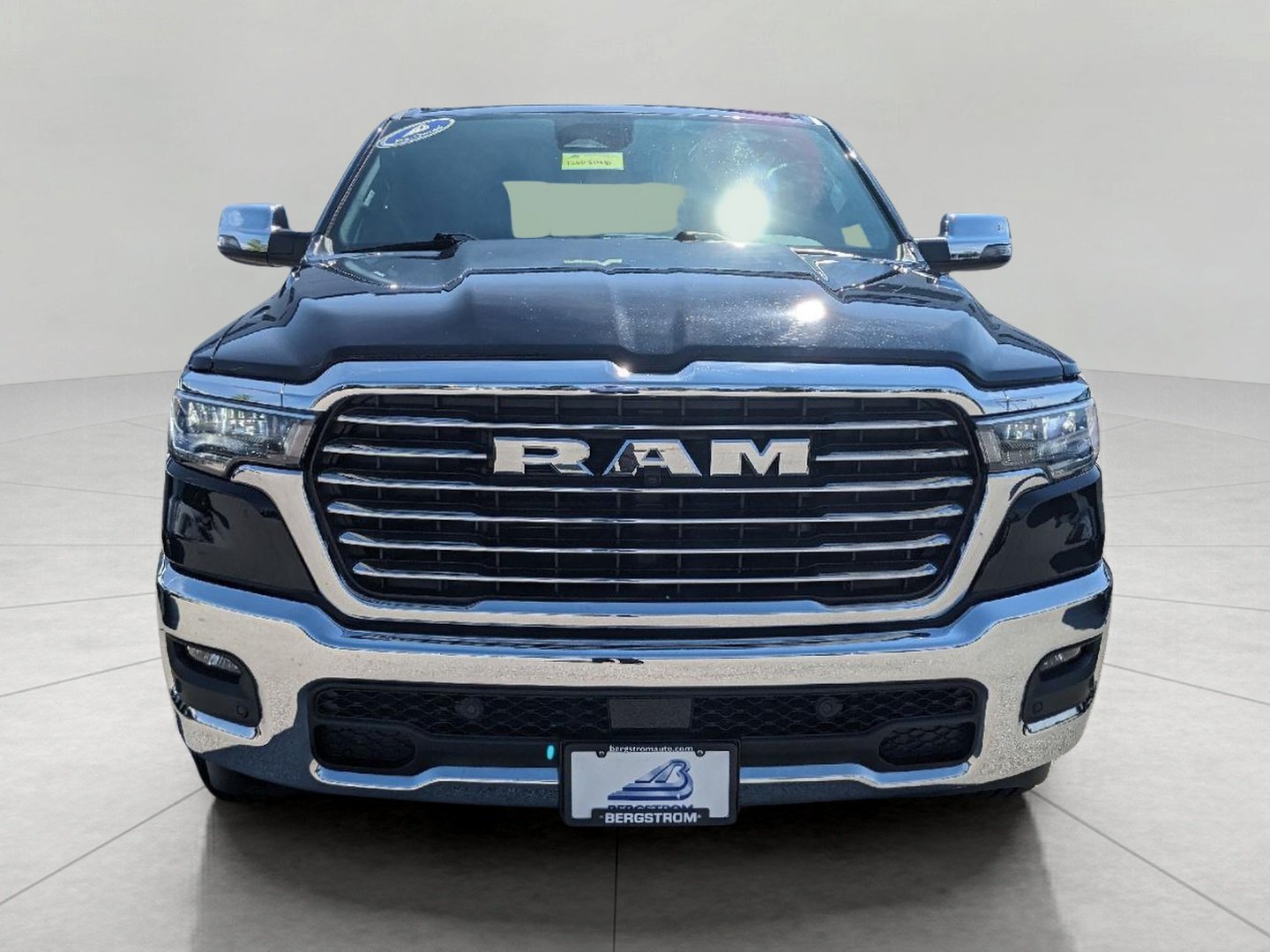 Used 2025 RAM 1500 Laramie AWD/4WD image 7