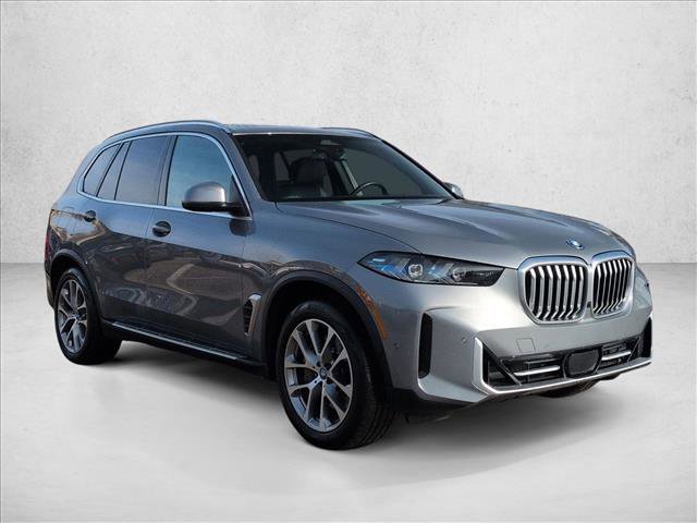 Used 2025 BMW X5 xDrive50e image 3