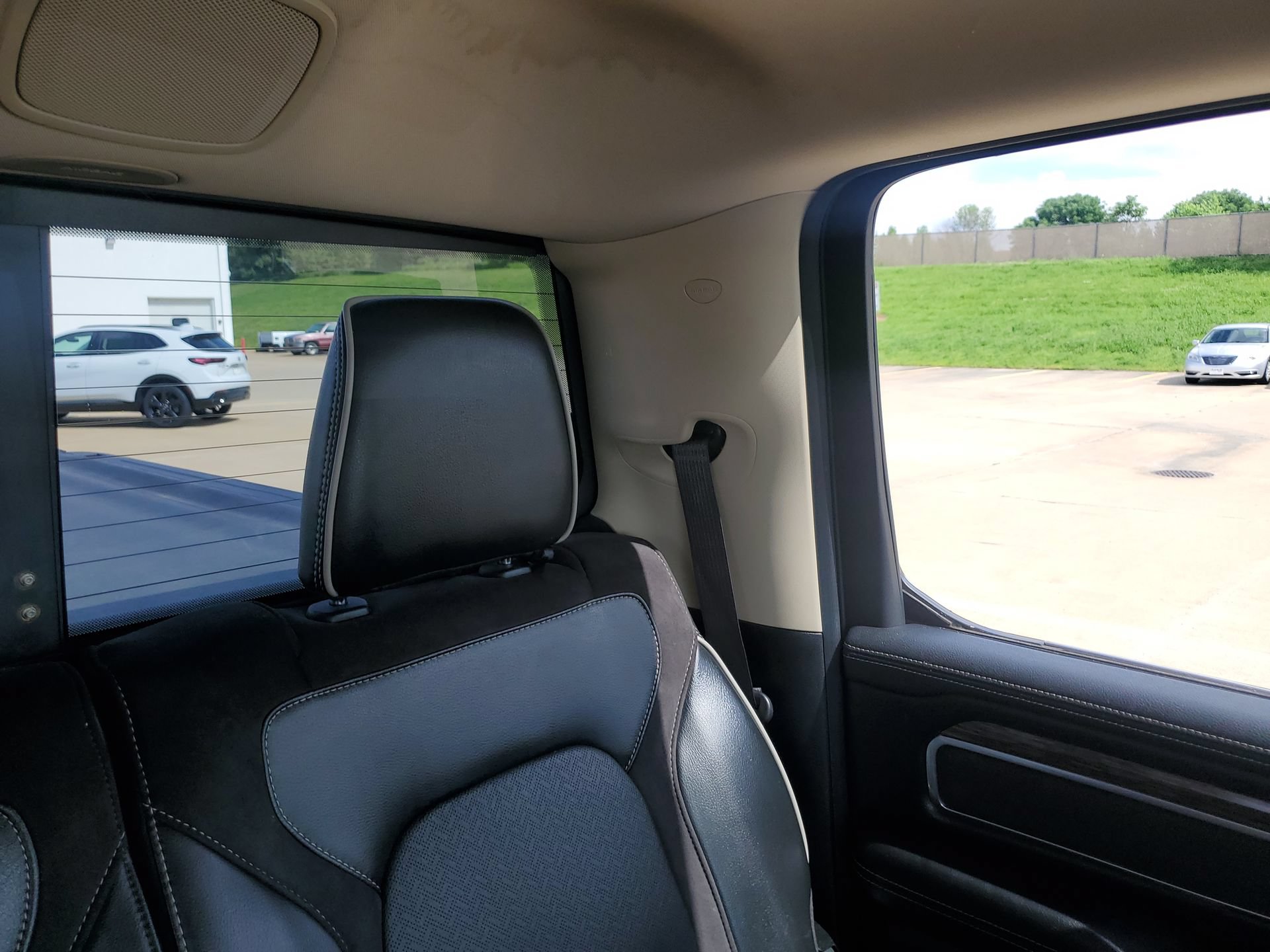 Used 2020 RAM 1500 Laramie AWD/4WD image 15