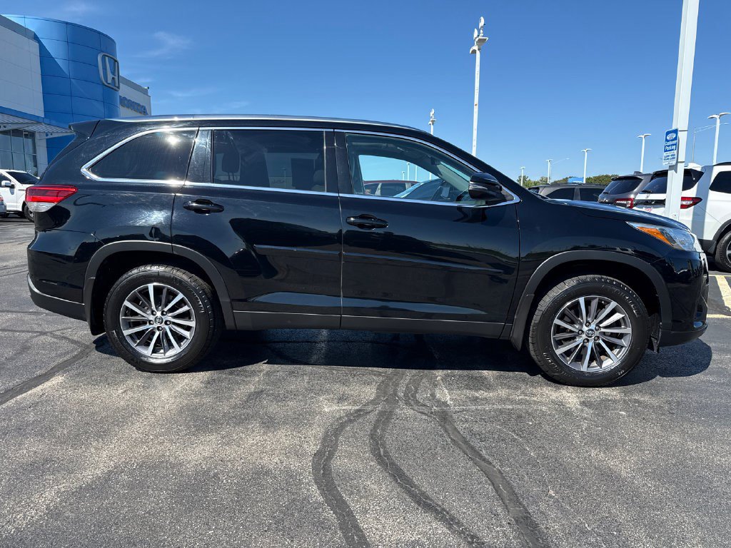 Used 2019 Toyota Highlander XLE AWD/4WD image 4