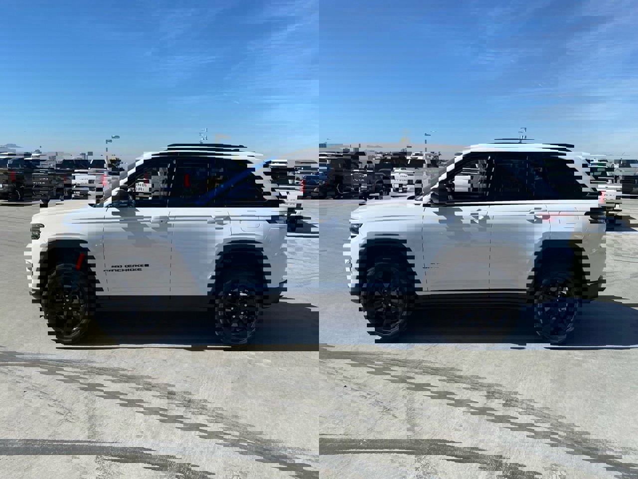 Used 2023 Jeep Grand Cherokee Limited w/ Black Appearance Package image 6