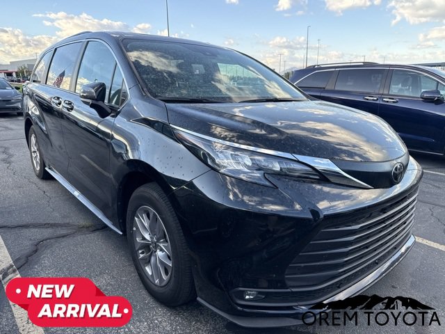 Used 2026 Toyota Sienna XLE FWD image 6