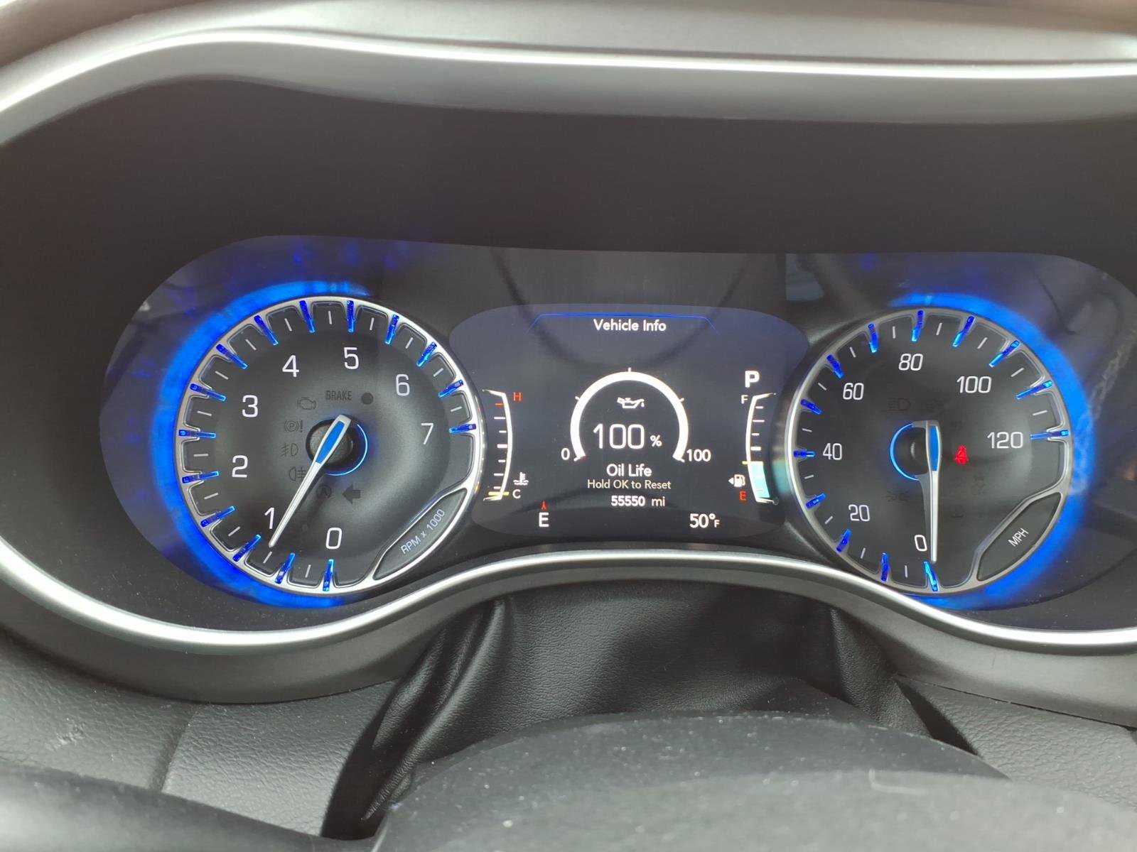 Used 2023 Chrysler Pacifica Touring-L image 16