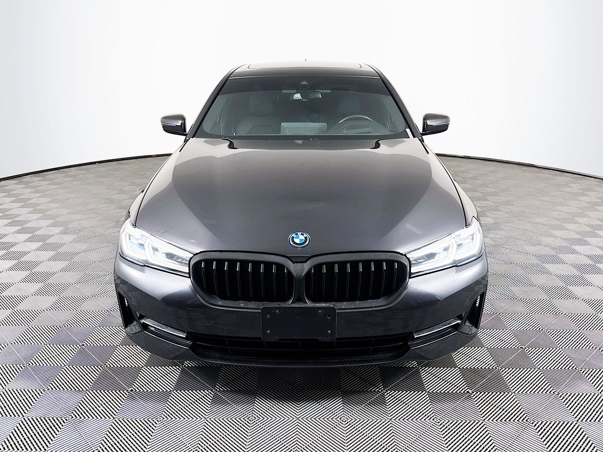 Used 2023 BMW 530e 530e w/ Premium Package image 2