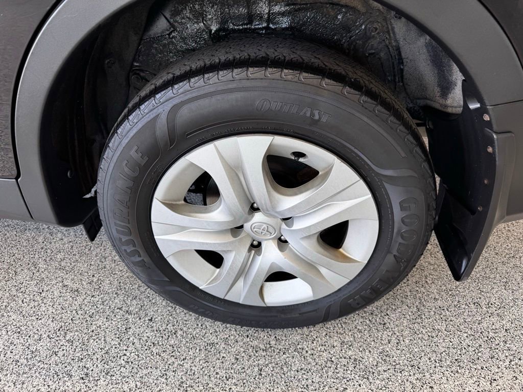 Used 2014 Toyota RAV4 LE AWD/4WD image 11