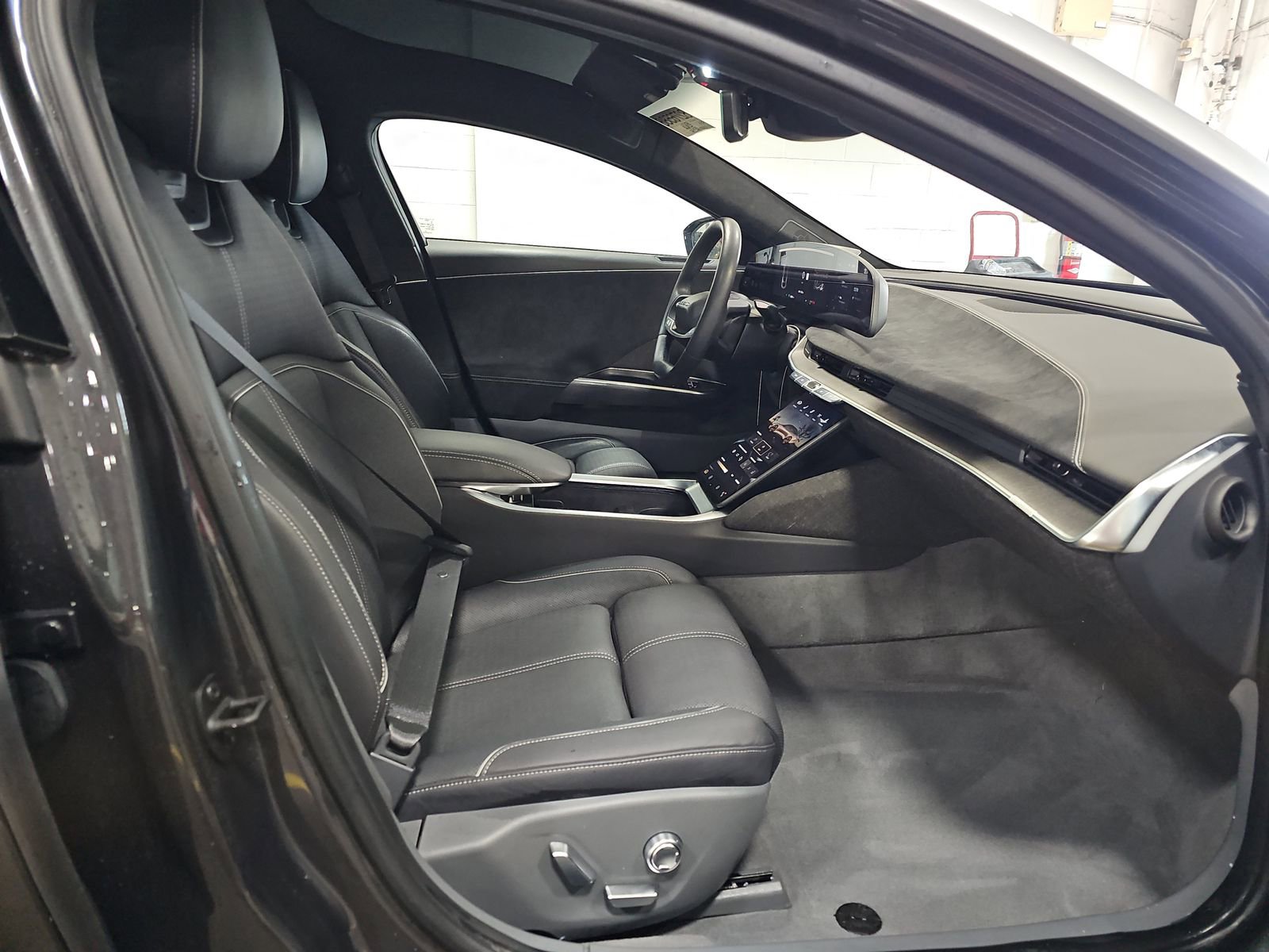 Used 2022 Lucid Air Grand Touring image 14
