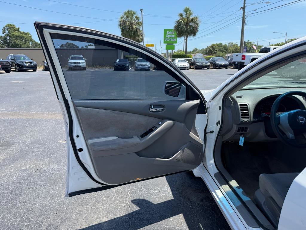 Used 2010 Nissan Altima 2.5 S image 10